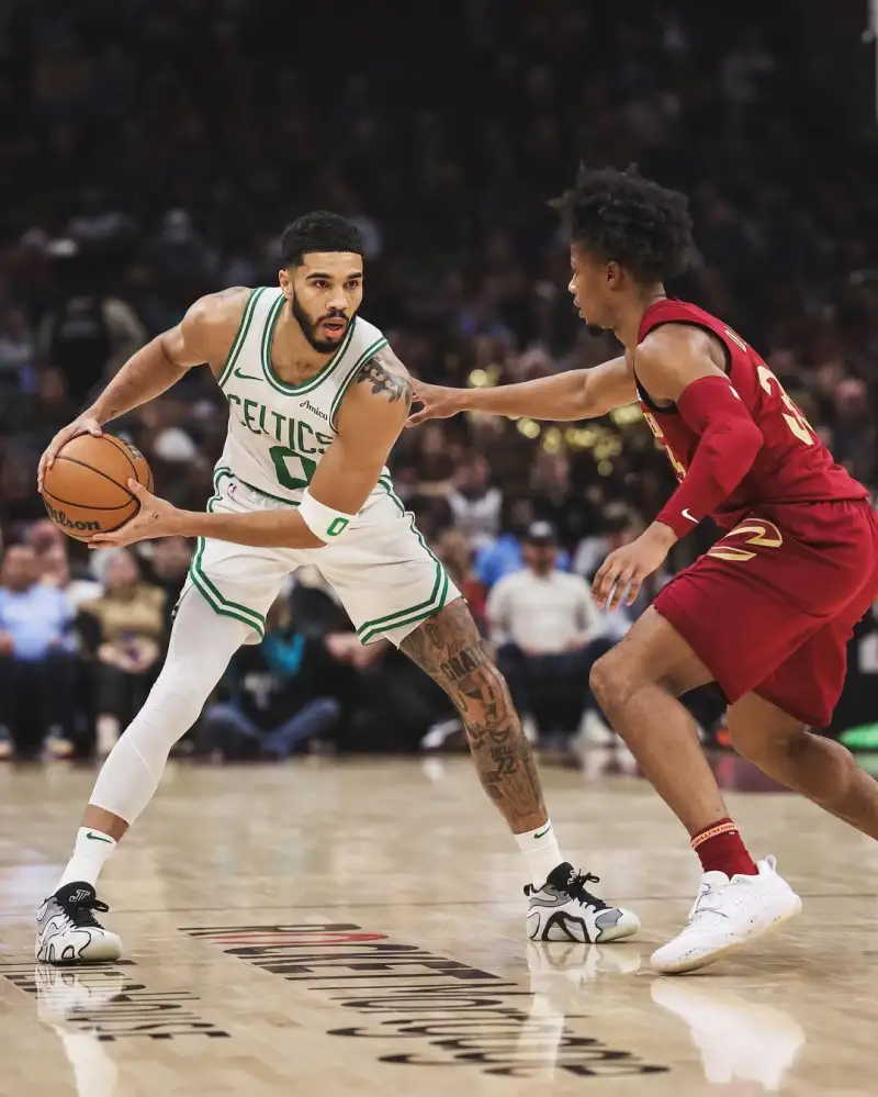 关于赛前新疆广汇备战NBA季后赛迈阿密热火围绕全明星赛再遭质疑，媒体一致点评：赛地聚焦——NBA季后赛今晚热度飙升的信息