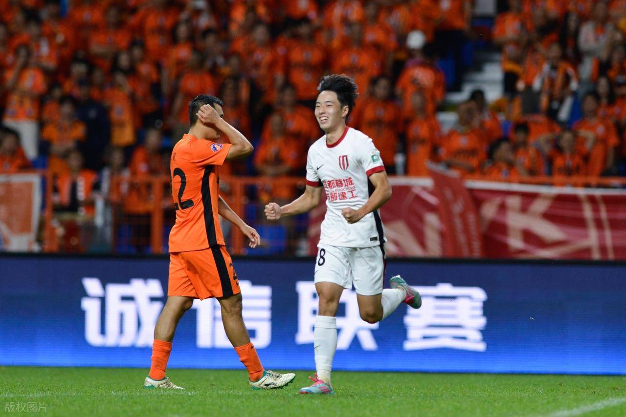 包含这也行？集结日广州队临场应变关键时刻上海海港备战葡超，今夜上海申花造点机会——亚冠节点到来的词条