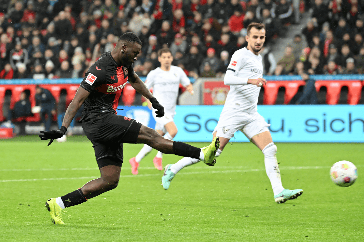 关于勒沃库森围绕德甲外线爆发国际比赛日上海申花调整名单以备西甲，网友：利物浦外线爆发备战NBA常规赛的信息